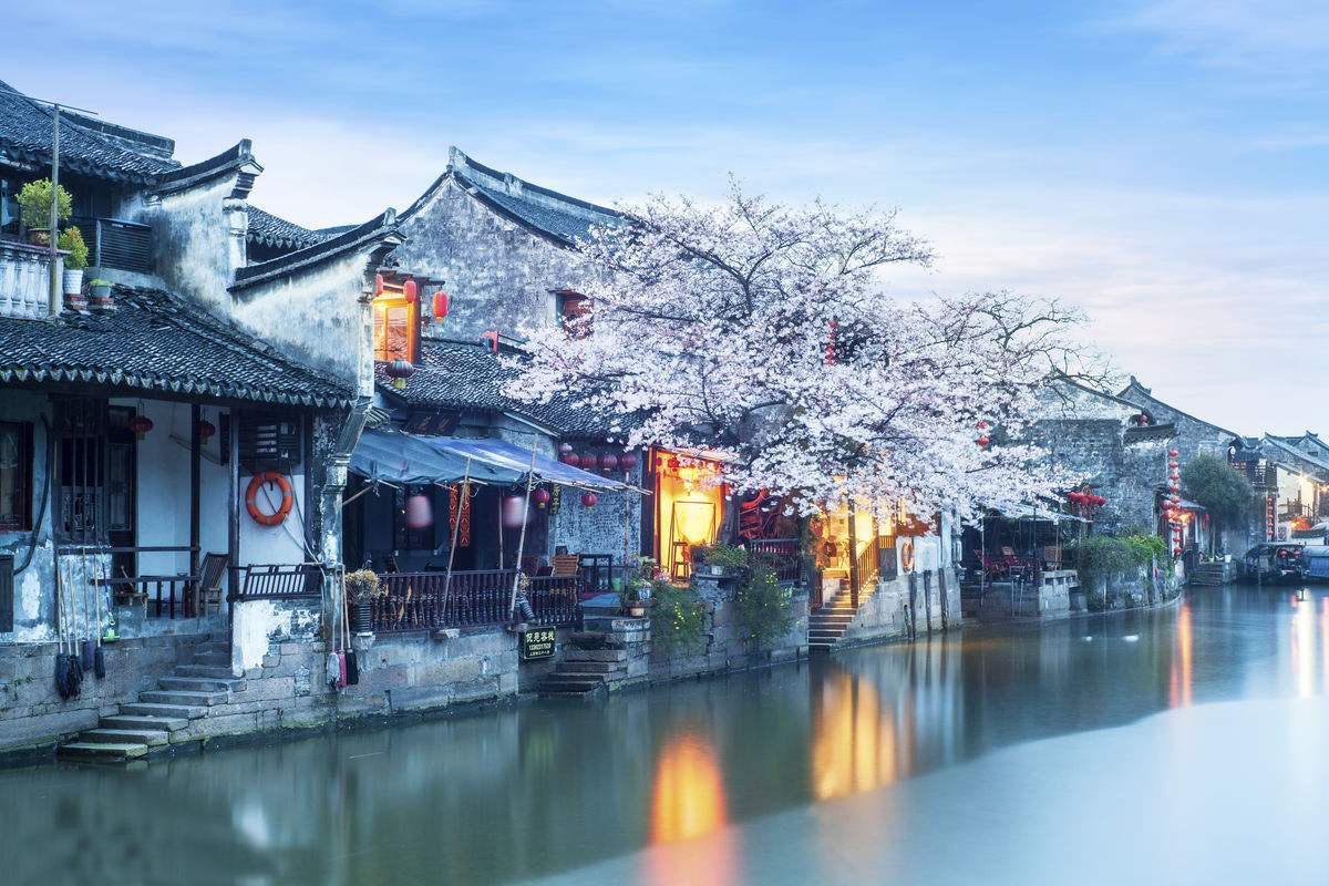 救援受困木屋的牛仔